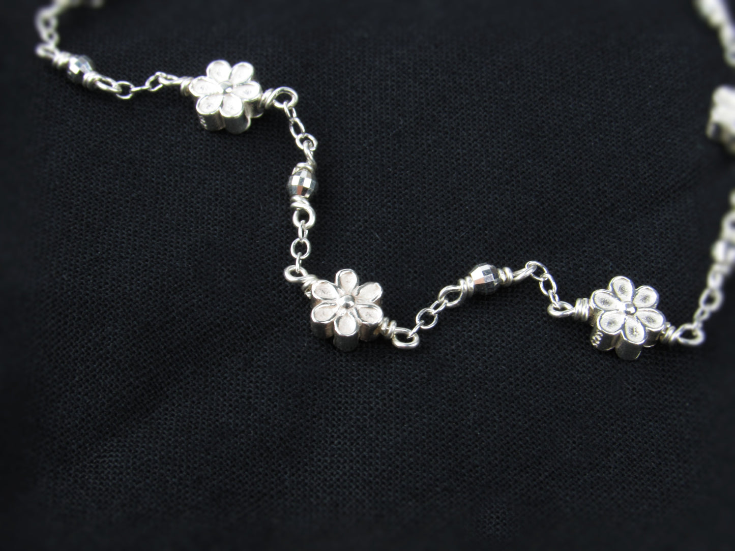 Dainty Daisy Chain Bracelet