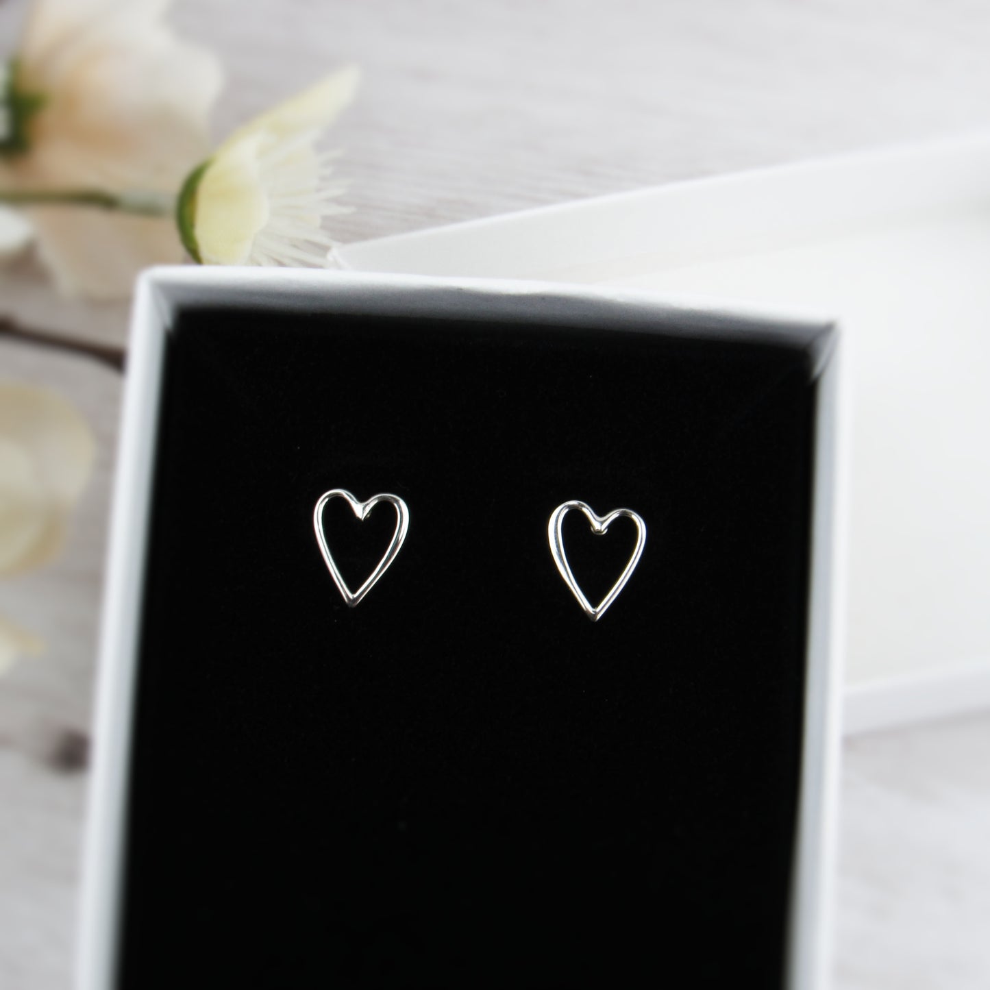 heart_earrings_in_jewelry_box