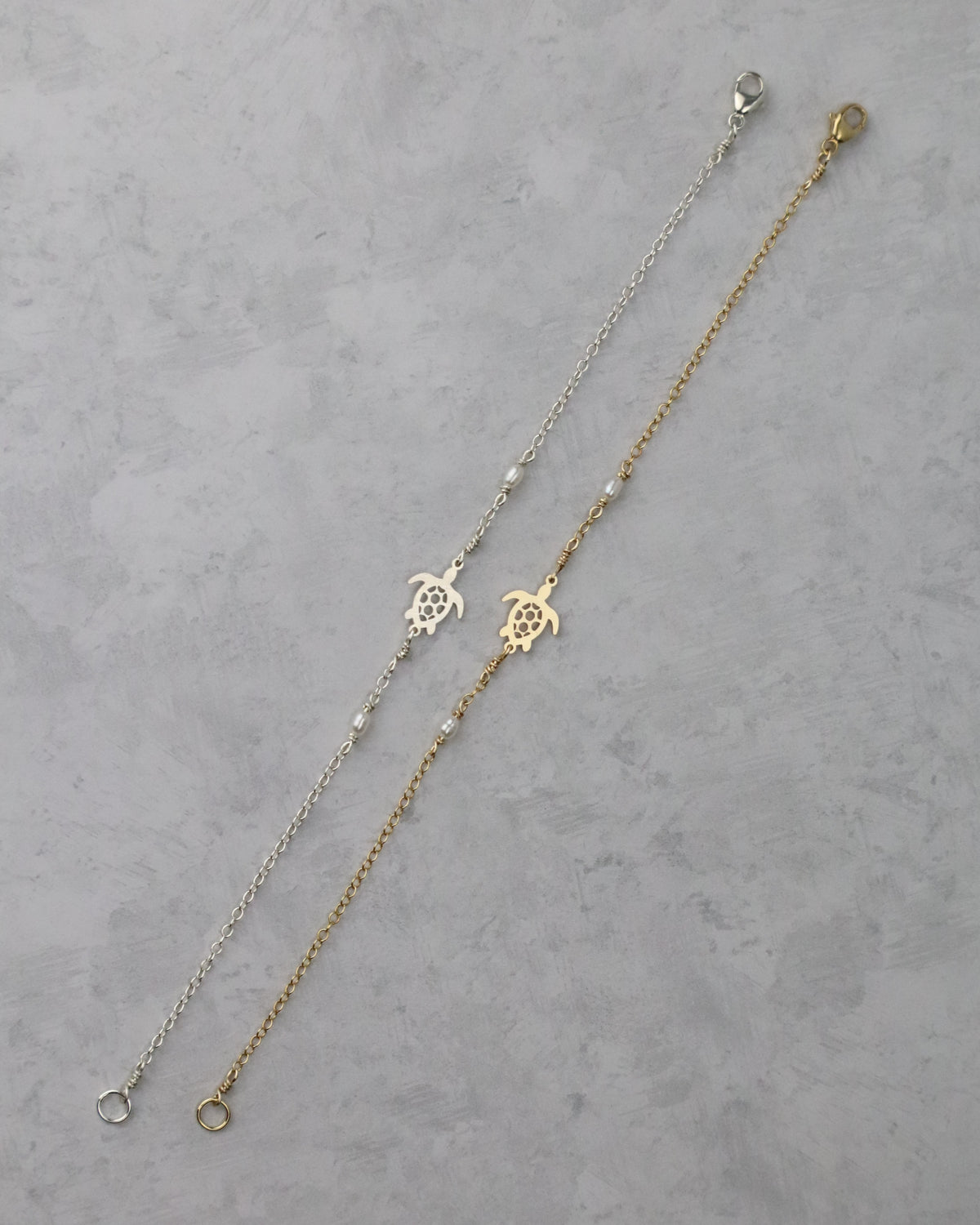 PRE-ORDER Dainty Chain Sea Turtle Bracelet (Sterling Silver) (14k Gold-Filled)