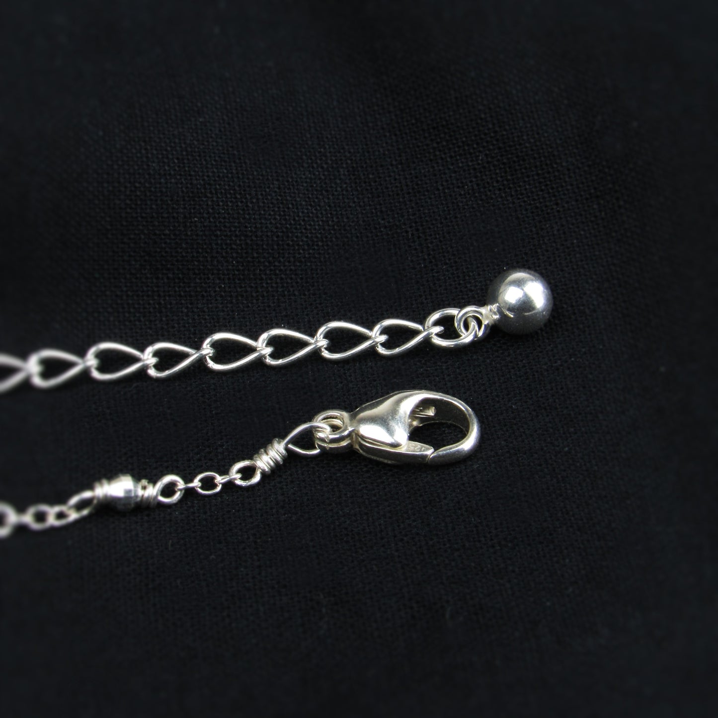 Dainty Daisy Chain Bracelet