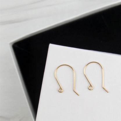 Petites boucles d’oreilles en coquillage doré