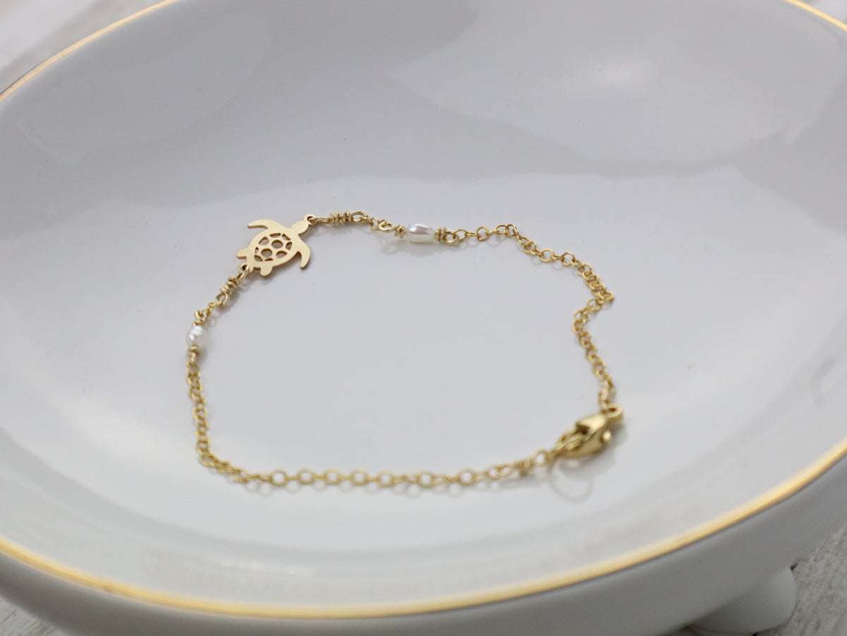 PRE-ORDER Dainty Chain Sea Turtle Bracelet (Sterling Silver) (14k Gold-Filled)