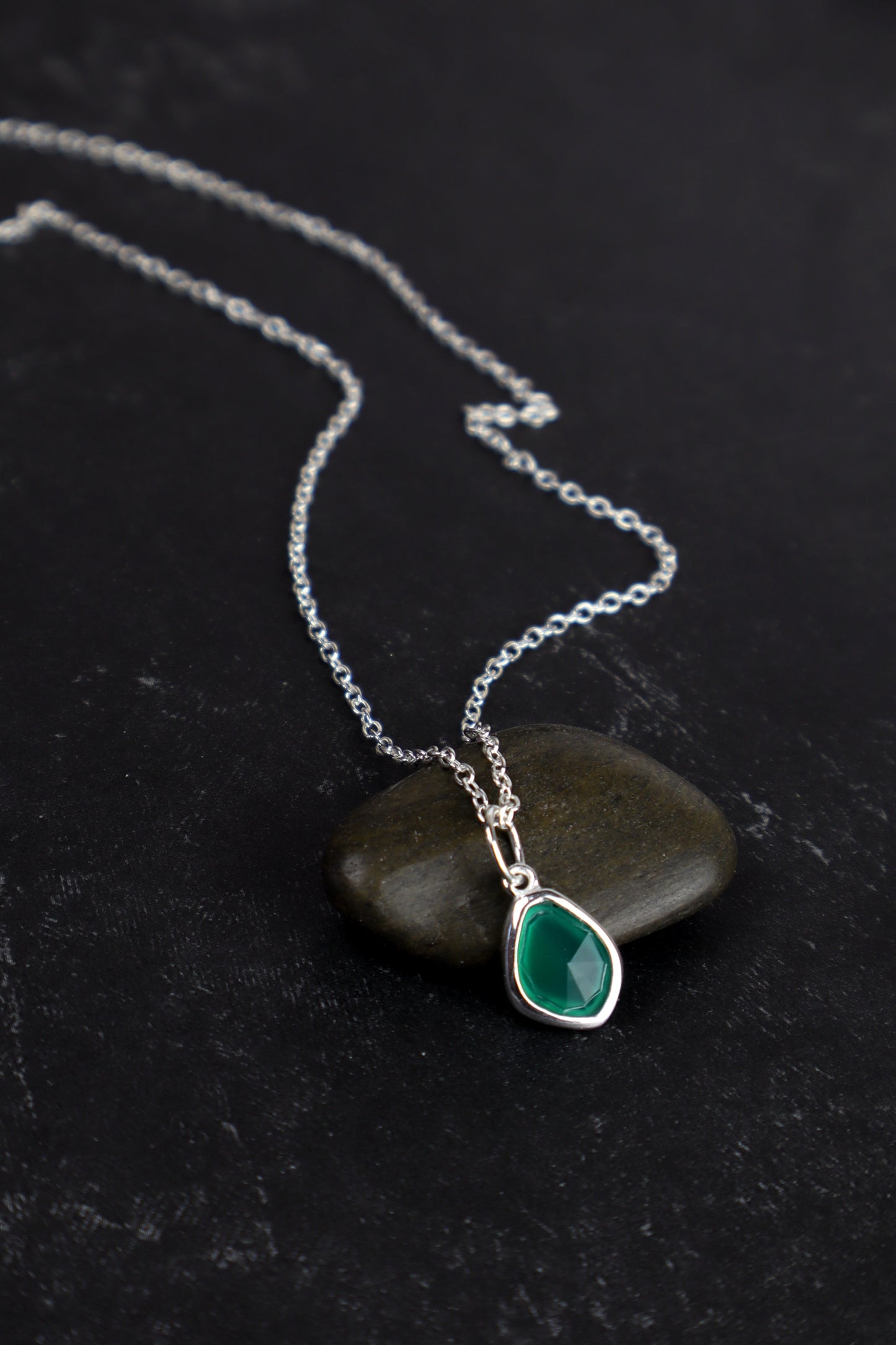 Genuine Green Agate Bezel Necklace (Sterling Silver)