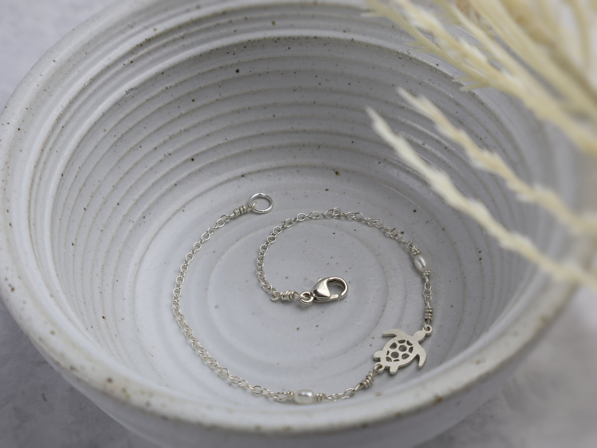 PRE-ORDER Dainty Chain Sea Turtle Bracelet (Sterling Silver) (14k Gold-Filled)