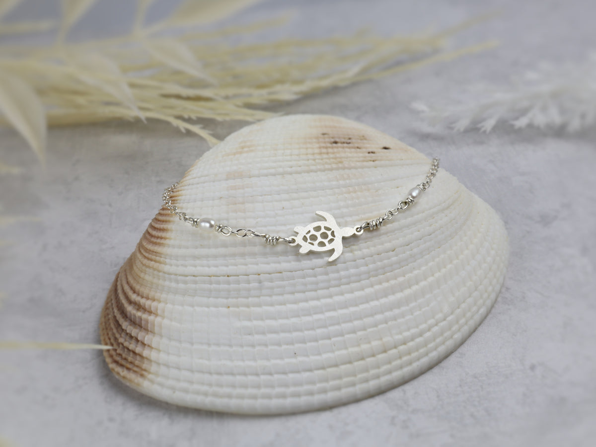 PRE-ORDER Dainty Chain Sea Turtle Bracelet (Sterling Silver) (14k Gold-Filled)