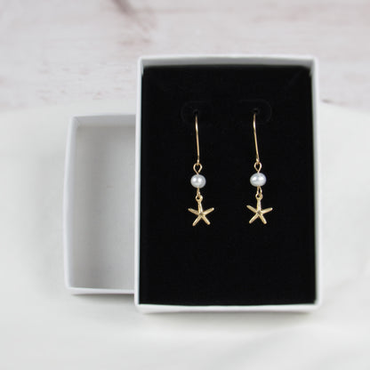 Pendientes pequeños de estrella de mar de oro