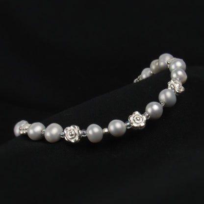 Bracelet Rose Grise avec Perles d'Eau Douce 