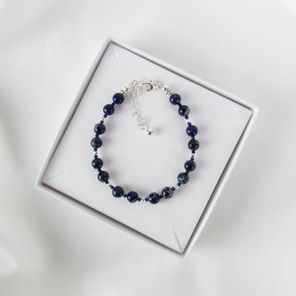Bracelet perlé bleu marine