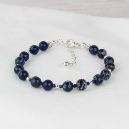 Bracelet perlé bleu marine